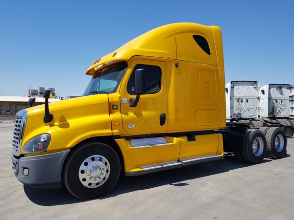 Freightliner for Sale in Bakersfield, CA - OfferUp