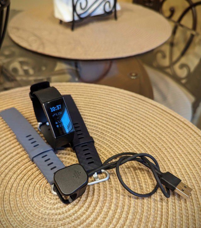 FITBIT CHARGE 3, NEW CONDITION! for Sale in Bellerose, - OfferUp