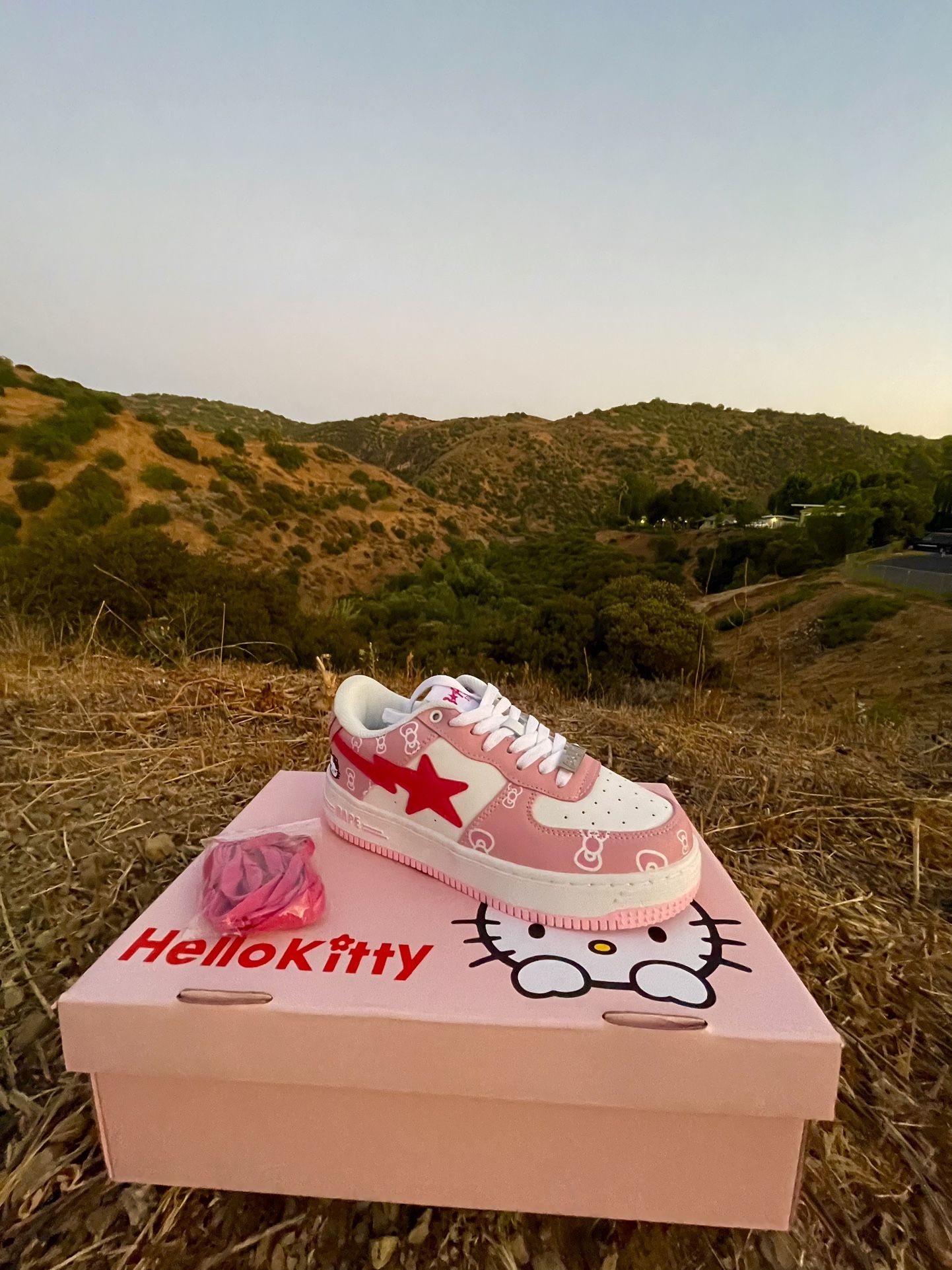 Womens size 7.5 Hello Kittystaz