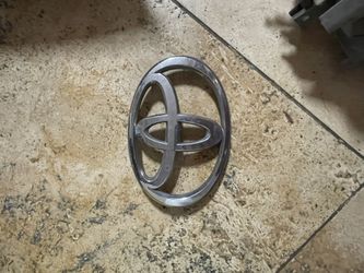 toyota badge 