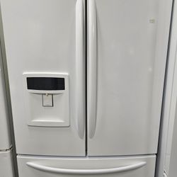 KENMORE REFRIGERATOR GOOD CONDITION EVERYTHING WORKS GOOD STILL CONECTED DELIVERY AVAILABLE FOR EXTRA FEE 