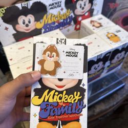 Mickey Family Dale Keychain