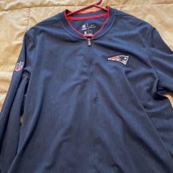 NFL on Field New England Patriots Light Weight Pull Over Jacket Size Large