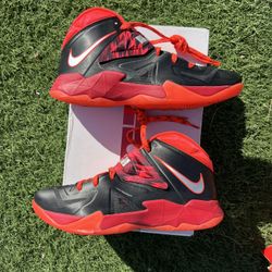 Sz 10 $40 FIRM NO TRADES 