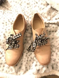Like new from ZARA beige shoes size 7