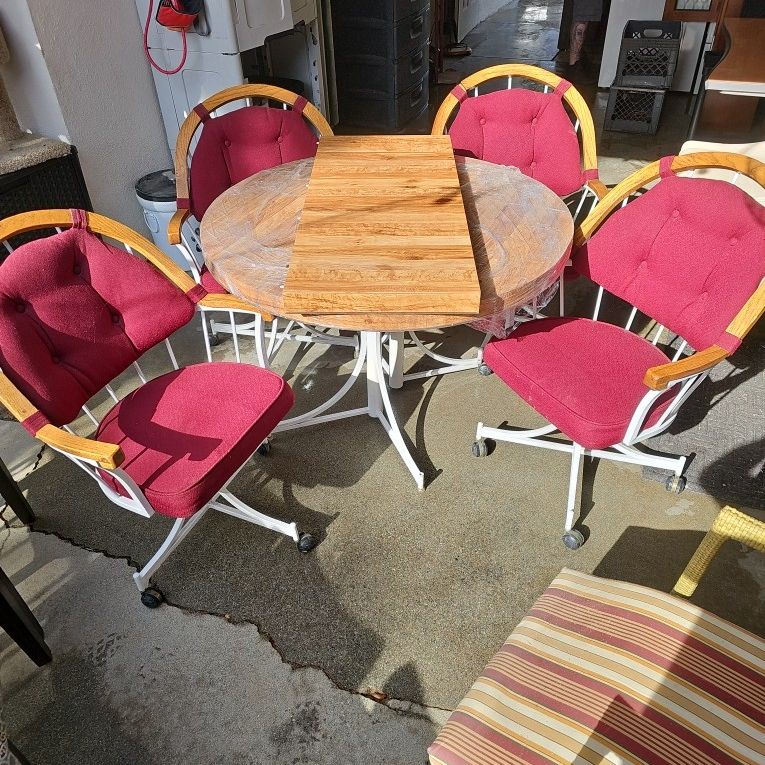 Almost Brand New Dining Table With Chairs