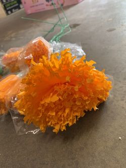Flores de papel para sus altares! Marygold day of the dead decorations! Each