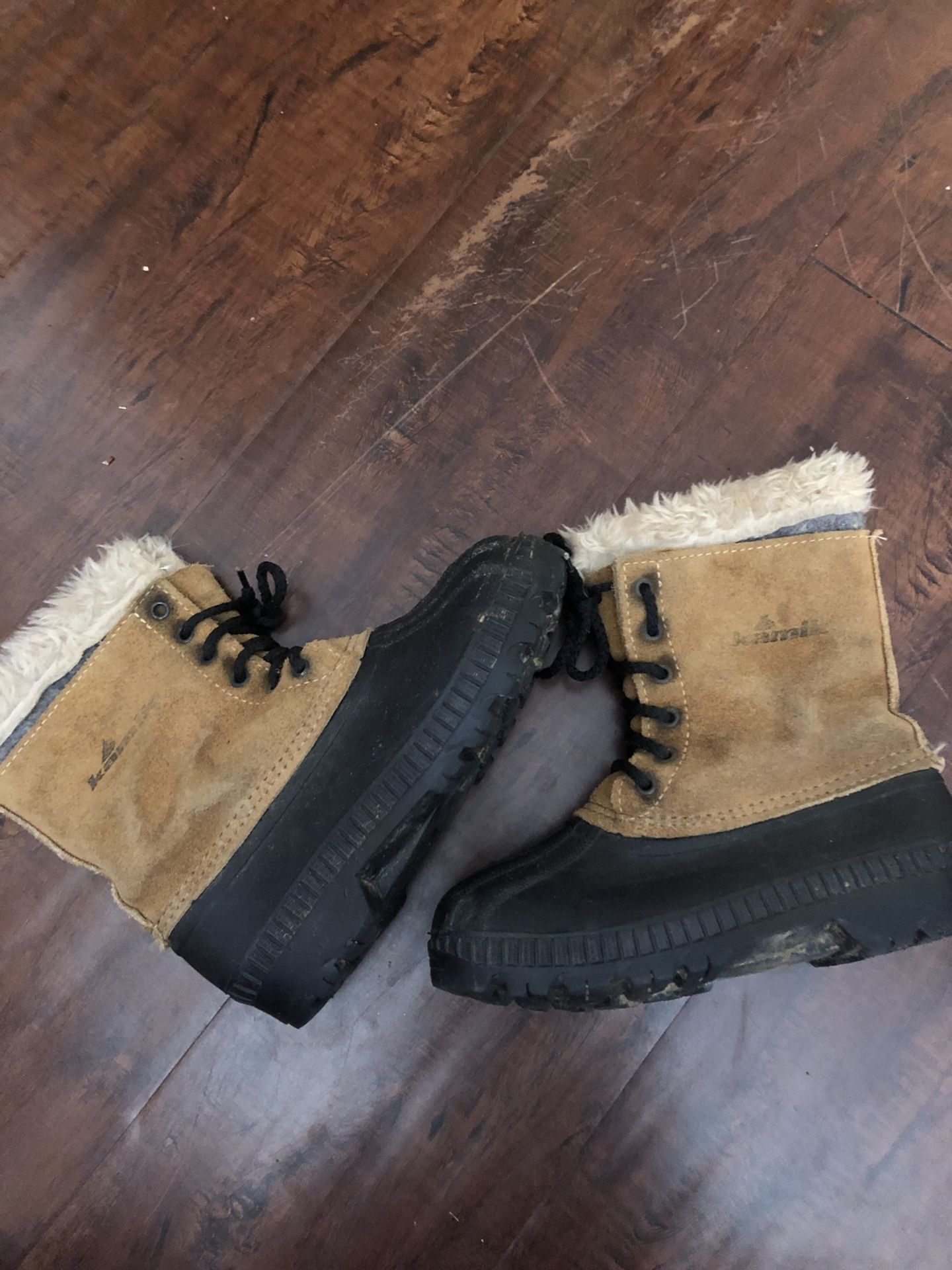 Kimik kids snow boot pre owned