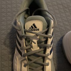 Classic Adidas Tennis