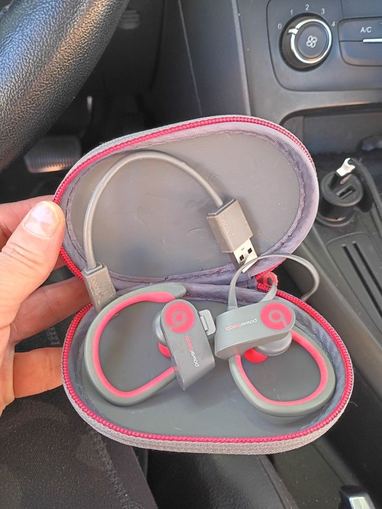 Beats By Dre Bluetooth Headphones Charger And Case