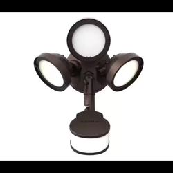 Halo TGS3S403MRRB Outdoor Integrated LED Flood Light w/Round Triple Head, Bronze CCD VR