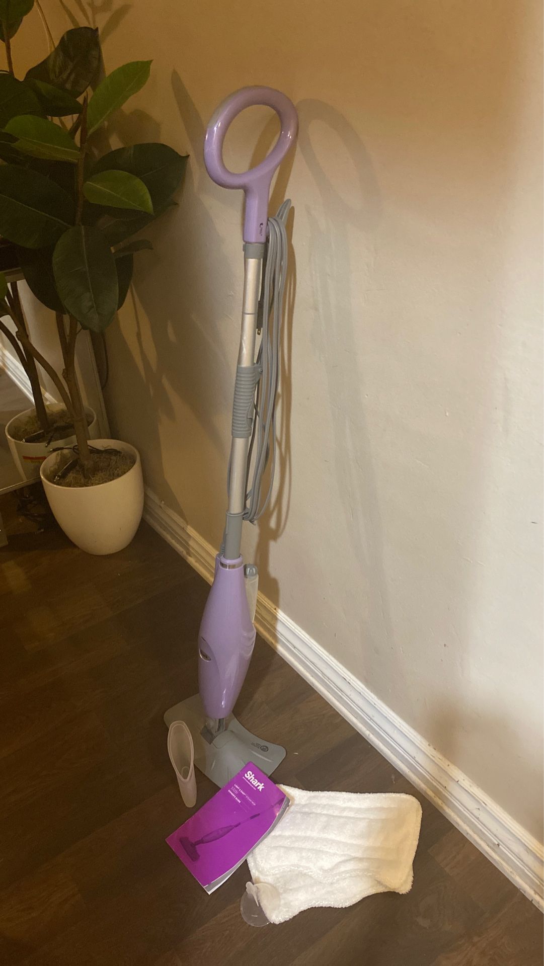 Floor cleaner steam mop