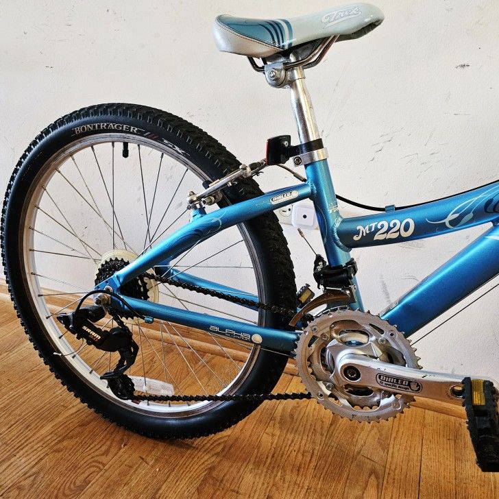 21 Speed TREK MT220 24' Alpha Aluminum MTB w/ Suspension for Sale