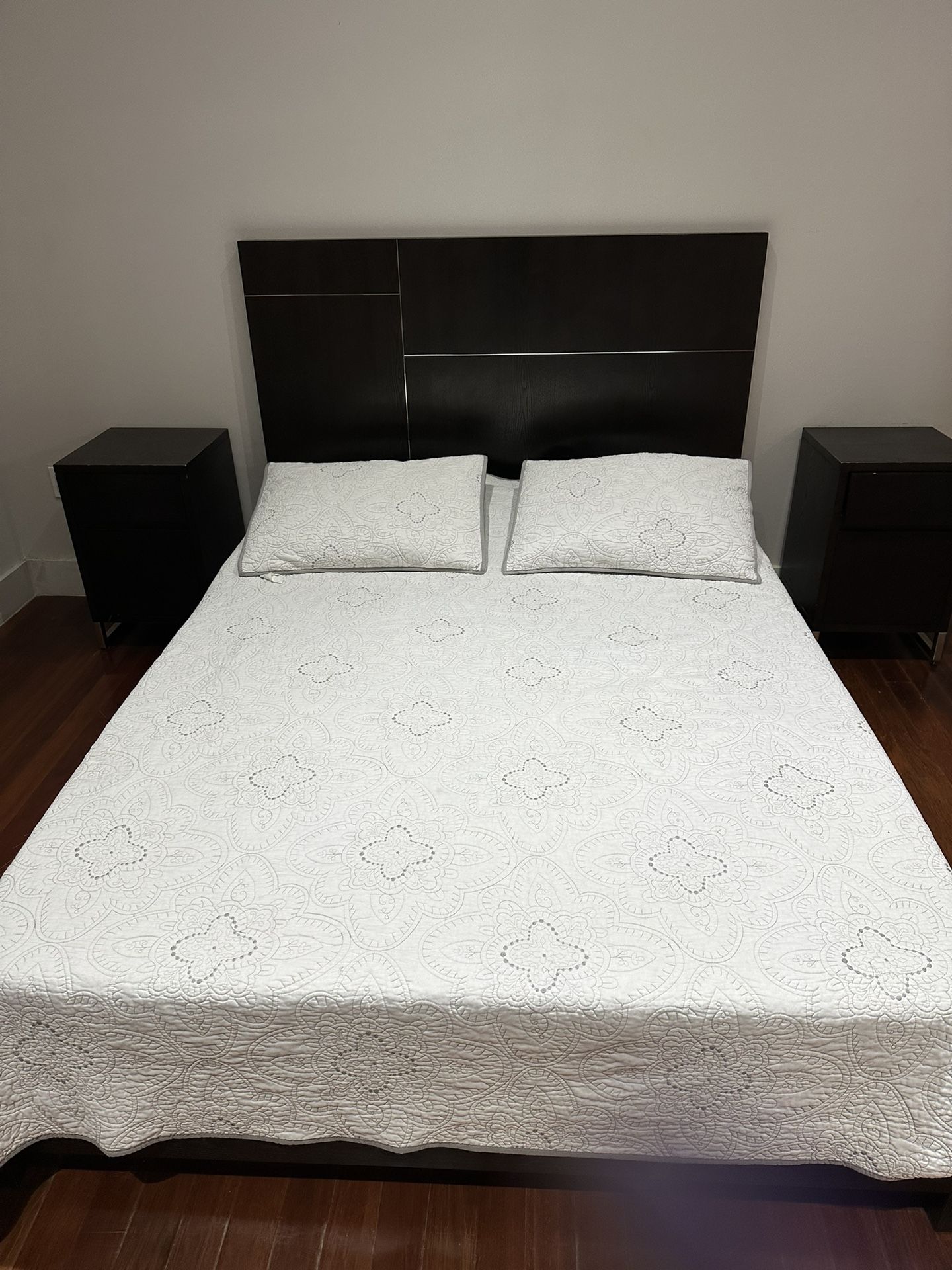 Used Queen Bedroom Set for Sale in Miami, FL OfferUp