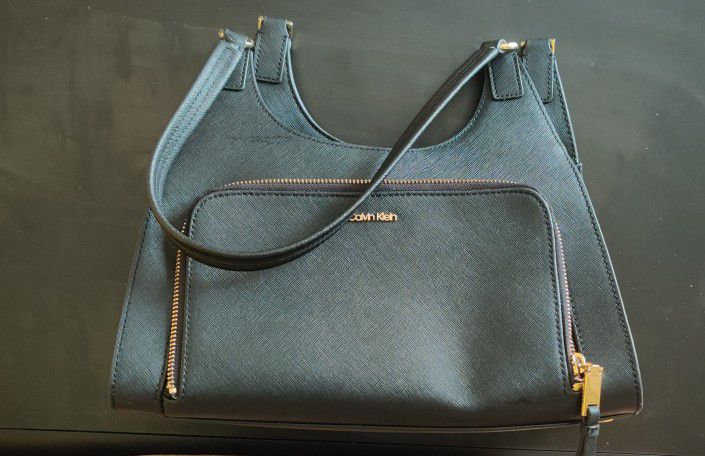CALVIN KLEIN Ava Saffiano Leather Triple Compartment Hobo Shoulder Bag for  Sale in Pembroke Pines, FL - OfferUp