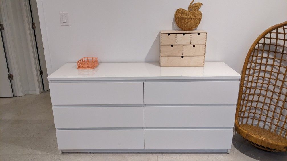 Ikea Malm Dressers White With Glass Top Covers 400 obo