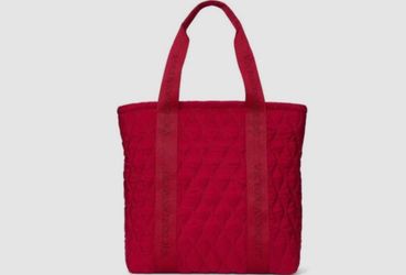 NEW VICTORIAS SECRET RED QUILTED TOTE $15!!