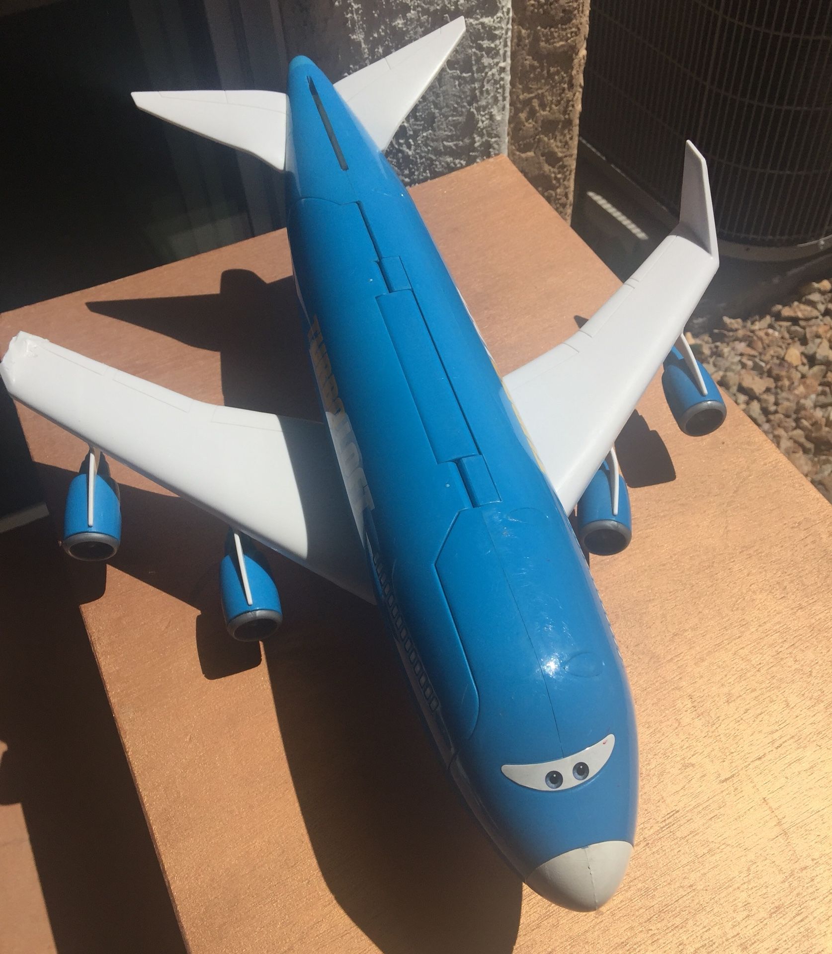 Cars 2 turbo Loft plane (jumbo jet toy)