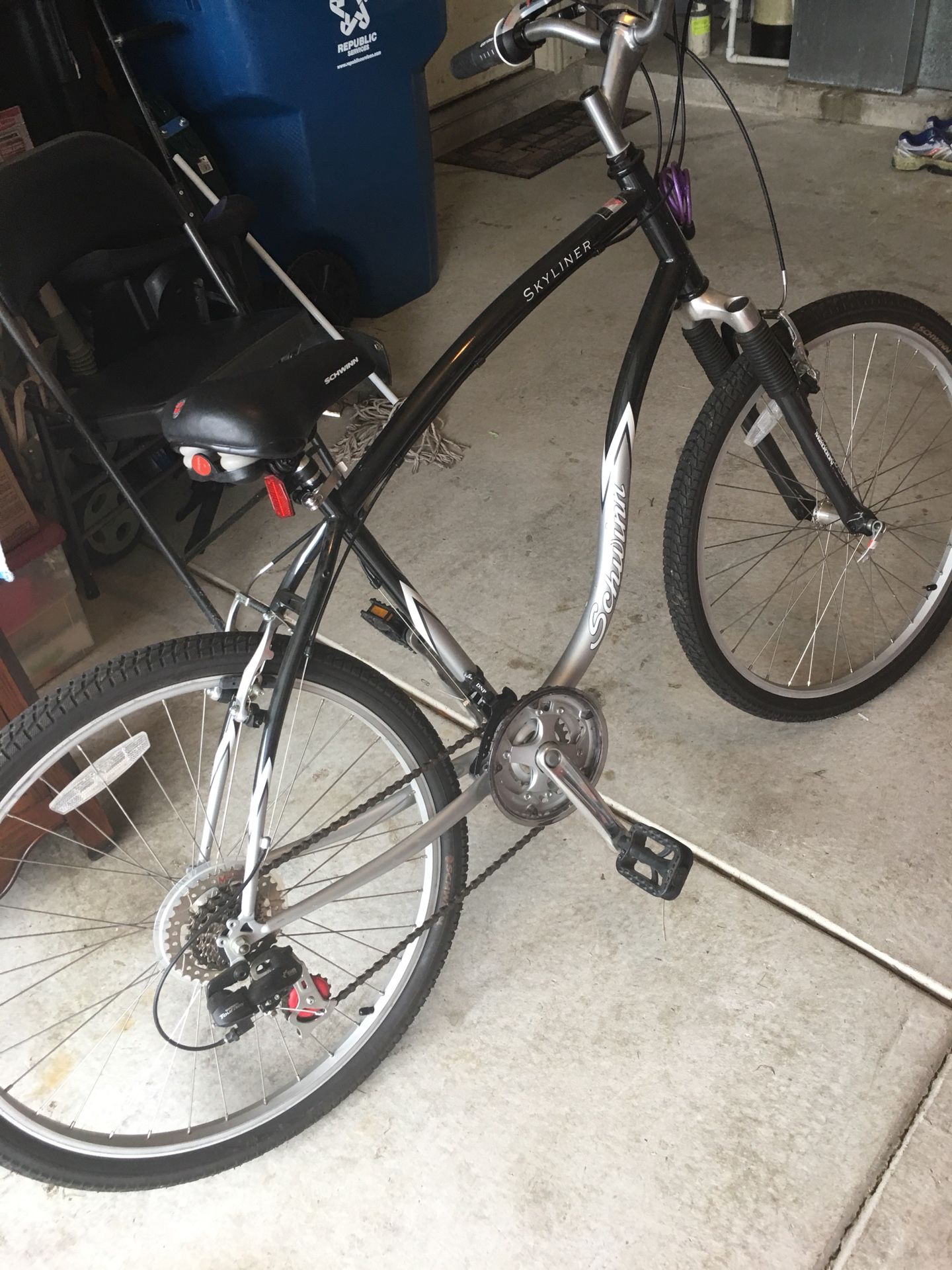 Schwinn SR Suntour M2000n 26’ bike with 21 gears Shimano
