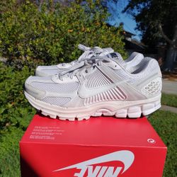New Nike Zoom Vomero 5 Men Size 9.5