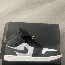 Air Jordan 1 Mid Size 9.5