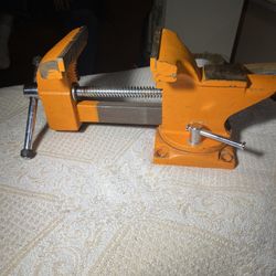 Pony swivel base bench vise