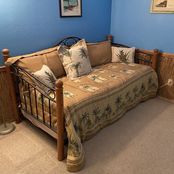Trundle Bed. Great For A Spare Room. 150 for Sale in Glendale, AZ