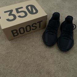 yeezy 350 onyx black