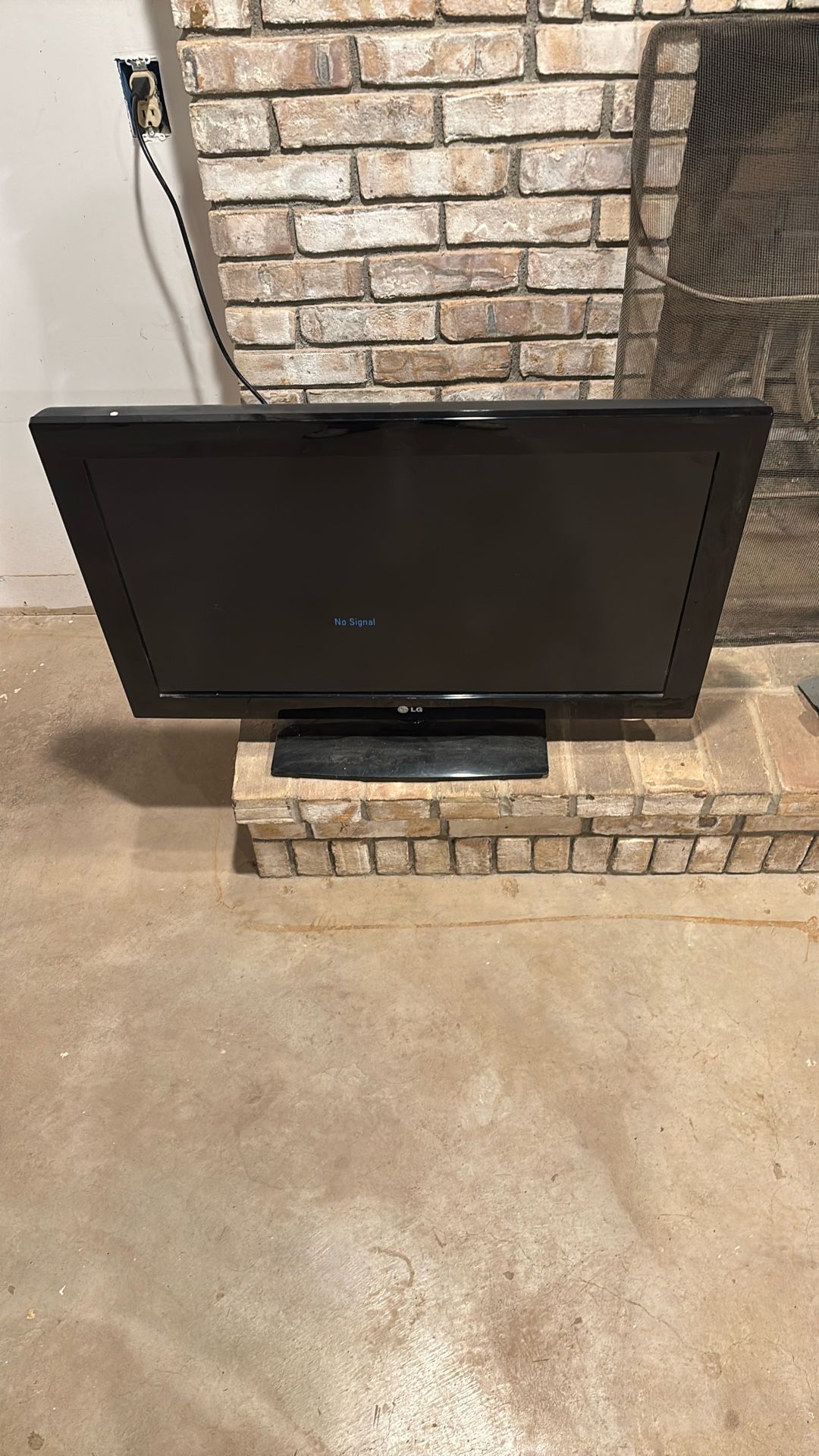 32 Inch LG TV