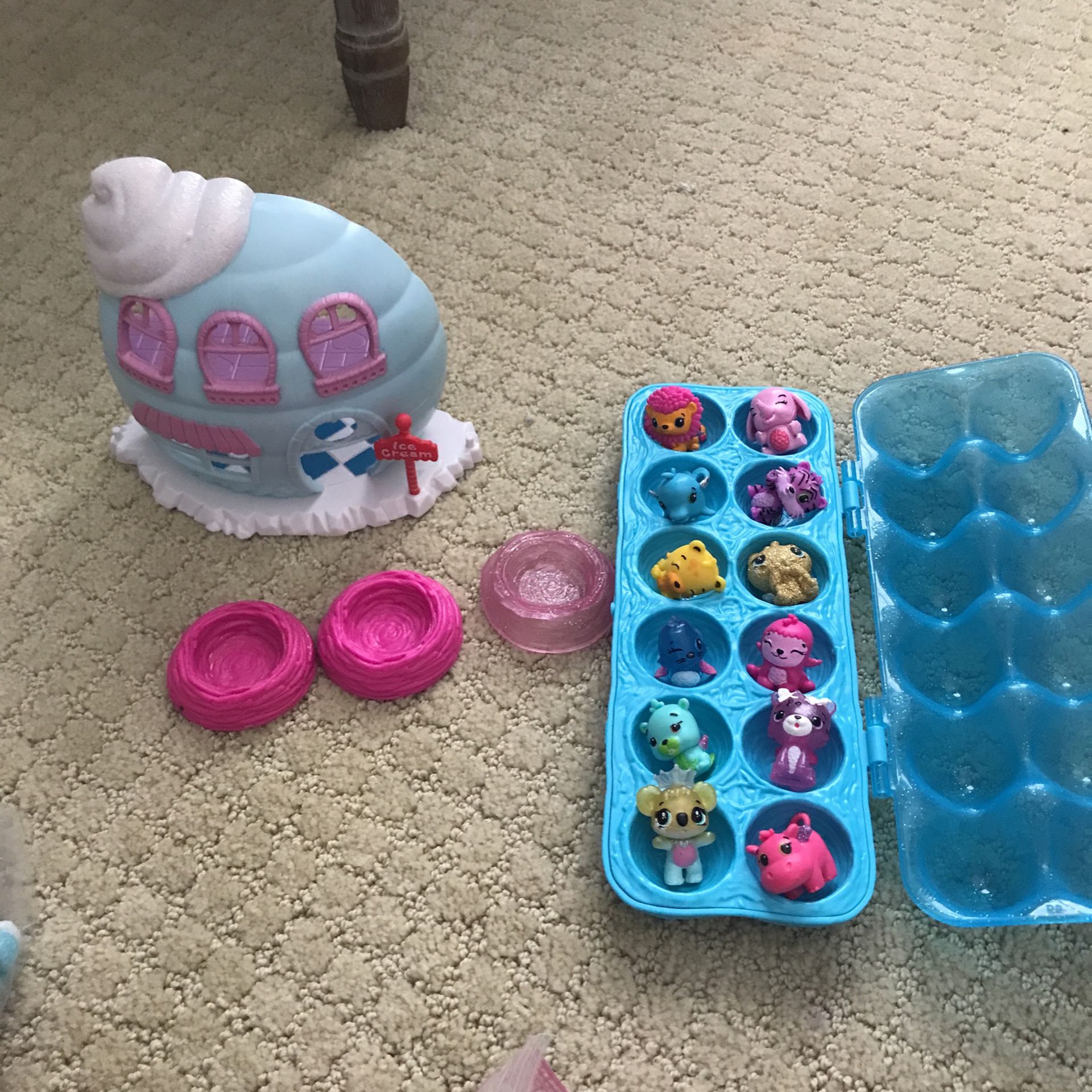 Hatchimals Collectibles With Nests And Building 