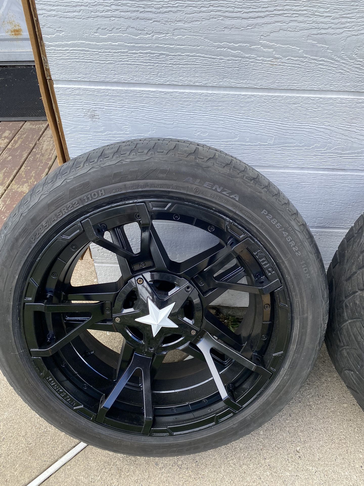 KMC ROCKSTAR RIMS 22in