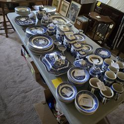 Blue Willow China Set