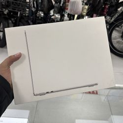 Macbook Air 13”  M3 8GB/256GB! Finance For $50 Down Payment!!