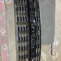 2020 Chevy Silverado Genuine Grill Thumbnail