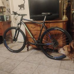 29 In . Cannondale Mens Mountain Bike 