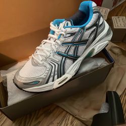 asics Women’s Size 10 Wide Brand New