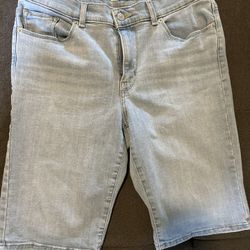 Classic Bermuda Levi’s Size 29