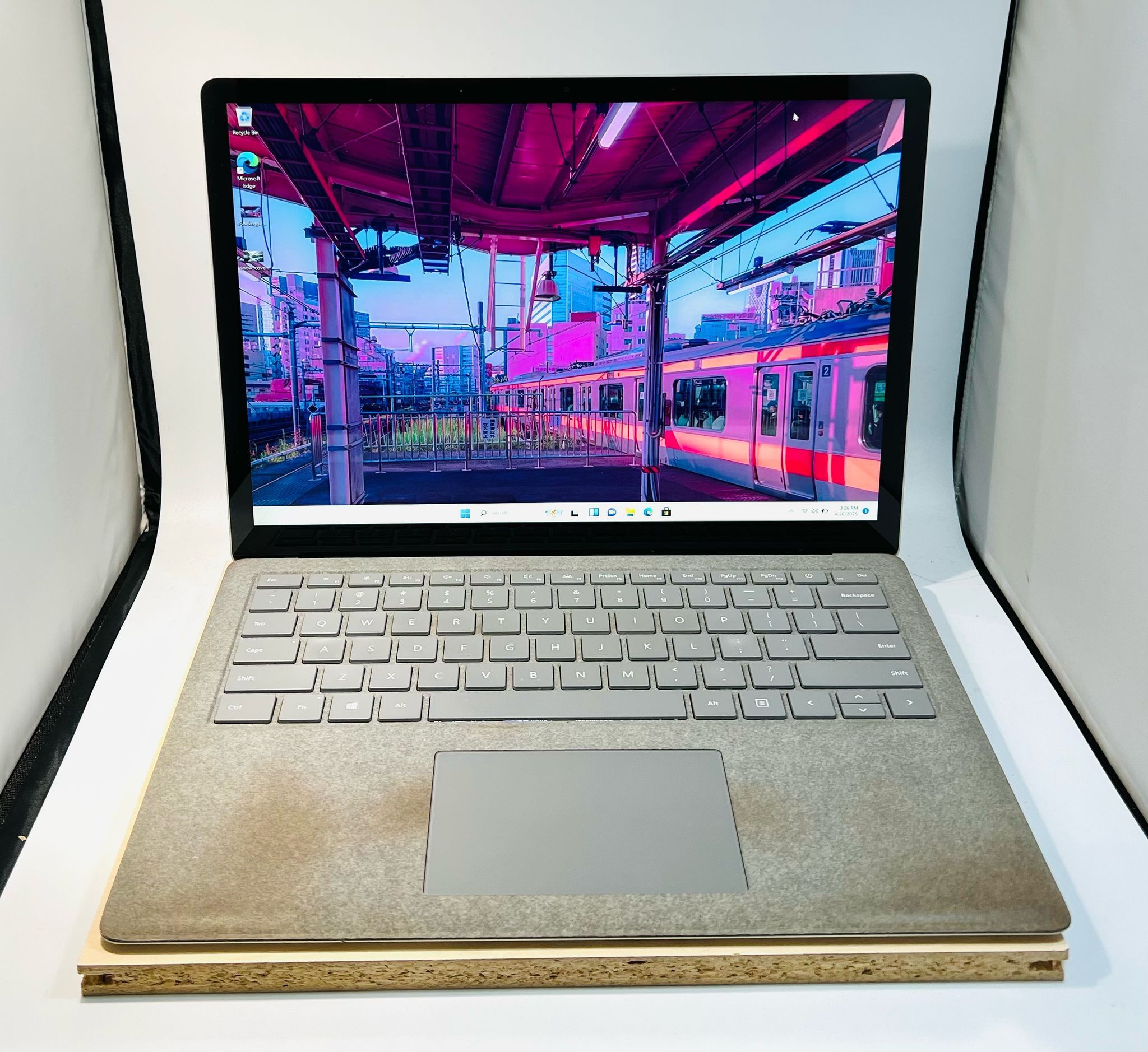 Microsoft Surface Laptop 💻 Core i5 8GB 256GB Touchscreen Read Description
