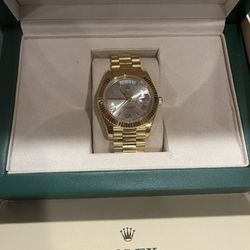 Gold and White Oyster