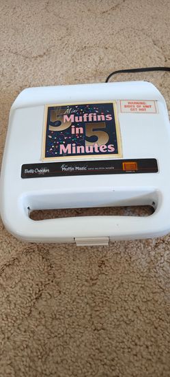 NEW ..Betty Crocker Mini Muffin Magic
