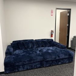 Blue Corduroy Fabric Couch 🛋️ New In Box 📦 Can Drop It Off For An Extra Fee 