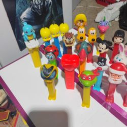 VINTAGE PEZ DISPENSERS $50 Or Best Offer 