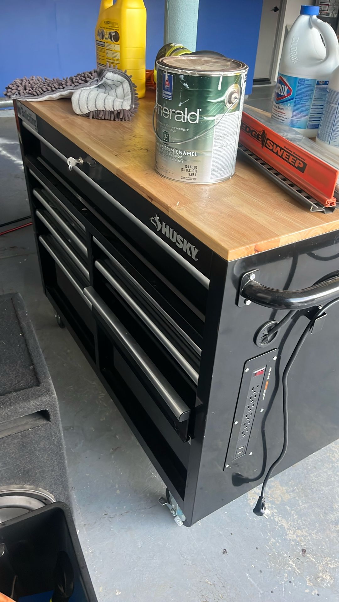 Husky Work Bench