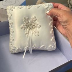 Small White Ring Pillow