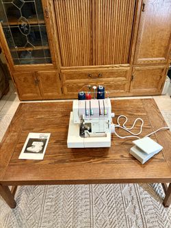 Pfaff Hobbylock 788 Serger / Overlock Sewing Machine – Works Great w/ Pedal & Manual