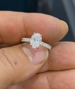 Brand New 2.98 Carat Lab Oval Diamond Ring In 18k Yellow Gold