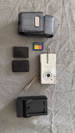 Canon PowerShot SD10 Digital ELPH - 2 Batteries, Charger, Canon Case