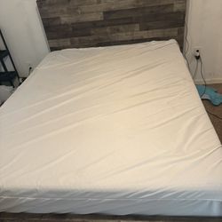 Queen Bed Like New 