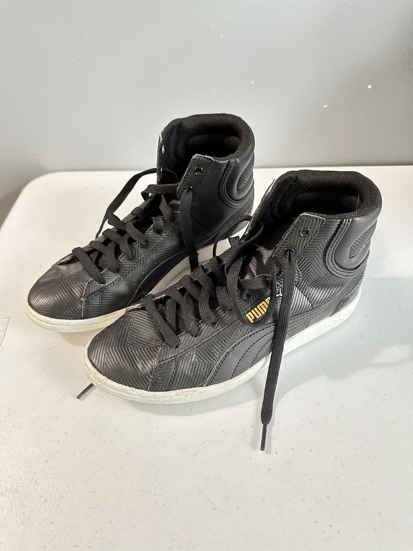 Women’s 4.5 Puma Tennis Shoes