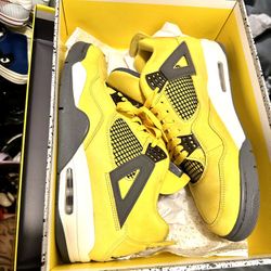 Lightning 4’s size 12 